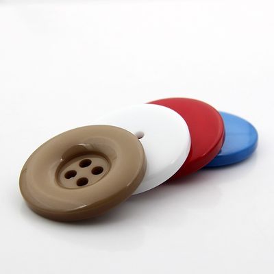 Fábrica Oeko-tex Venda por atacado Acessórios de vestuário Moda 4 buracos Botão de plástico Botões de roupa Botões de resina