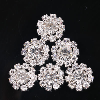 Forma de flor de metal de noiva Cor clara Botão de cristal Luxury Shank Fancy Botões de diamante de cristal para roupas