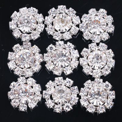Forma de flor de metal de noiva Cor clara Botão de cristal Luxury Shank Fancy Botões de diamante de cristal para roupas