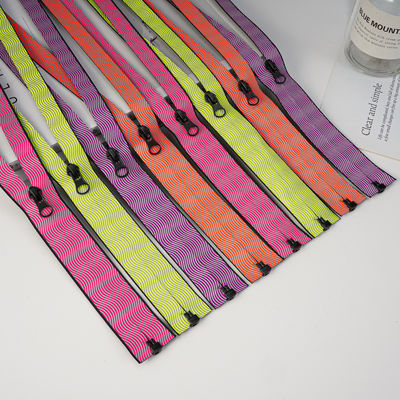 Fábrica por atacado Custom 3# 5# 7# fecho impermeável de nylon Auto Lock Vários tipos de fecho de nylon para sacos de roupa