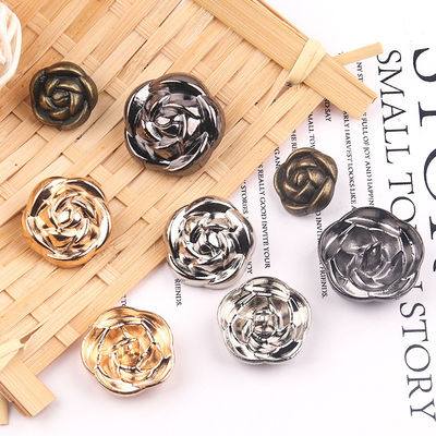 Rosa forma de latão Metal logotipo de luxo costura gancho botões para roupas casaco